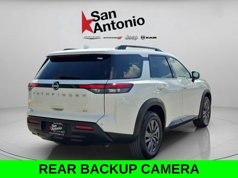 Used 2024 Nissan Pathfinder SV image 8