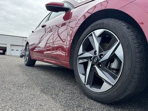 Used 2023 Hyundai Elantra SEL w/ Convenience Package image 9