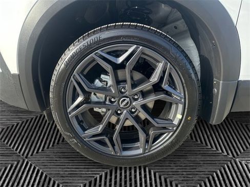 New 2026 Nissan Kicks SR image 14