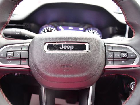 Used 2025 Jeep Compass Trailhawk AWD/4WD image 25