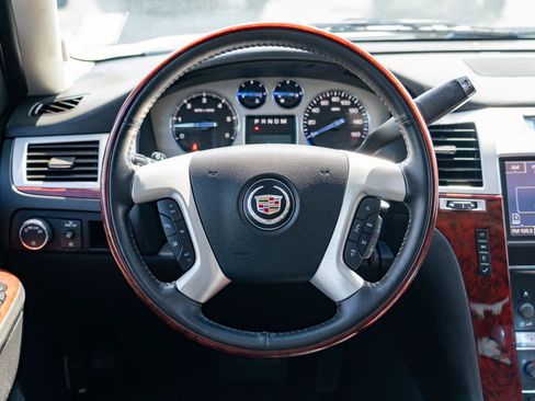 Used 2013 Cadillac Escalade Premium AWD/4WD image 23