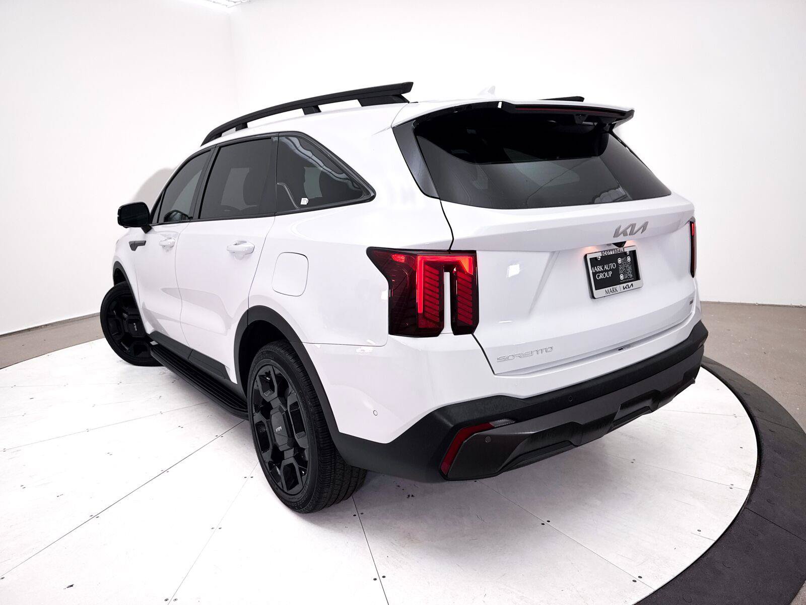 Used 2024 Kia Sorento SX Prestige w/ Sage Leather Package AWD/4WD image 9