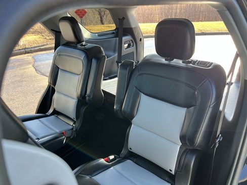 Used 2023 Ford Explorer XLT w/ Equipment Group 202A image 36