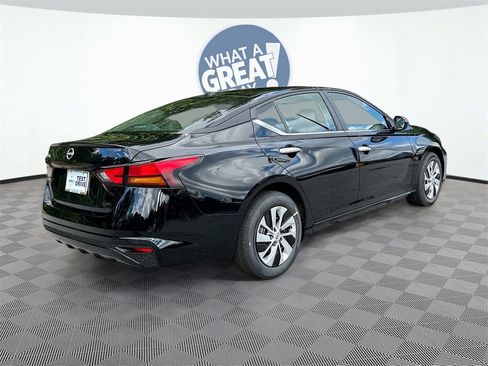 Used 2025 Nissan Altima 2.5 S image 8