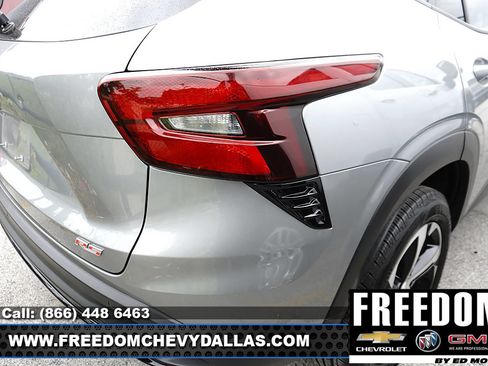 Used 2025 Chevrolet Trax RS w/ Driver Confidence Package FWD image 9