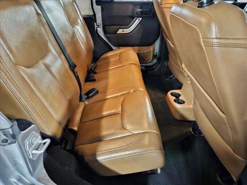 Used 2015 Jeep Wrangler Unlimited Rubicon w/ Connectivity Group image 18