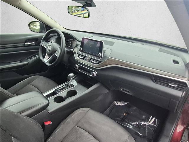Used 2025 Nissan Altima 2.5 SV FWD image 21