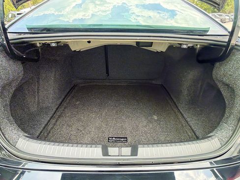 Used 2024 Volkswagen Jetta SE w/ Panoramic Sunroof Package FWD image 11