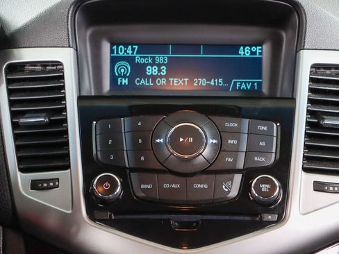 Used 2014 Chevrolet Cruze LT image 18