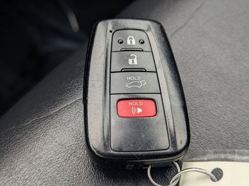 Used 2019 Toyota RAV4 XLE Premium image 29