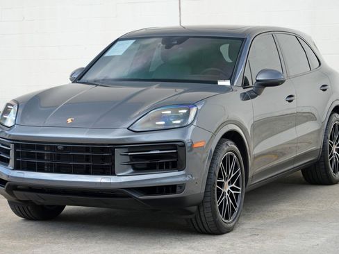 Used 2025 Porsche Cayenne AWD/4WD image 49