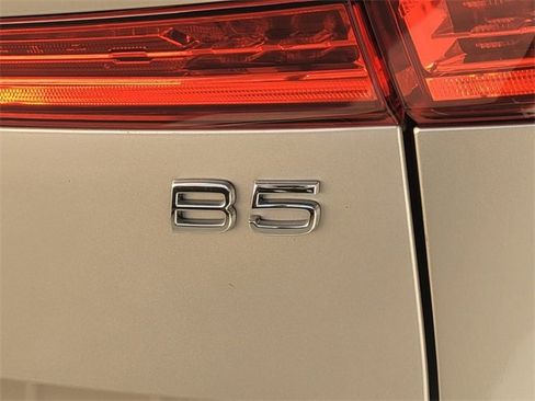 Certified 2023 Volvo XC60 B5 Ultimate w/ Climate Package image 7