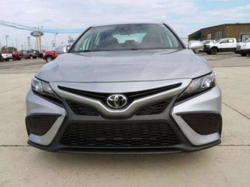 Used 2024 Toyota Camry SE image 13