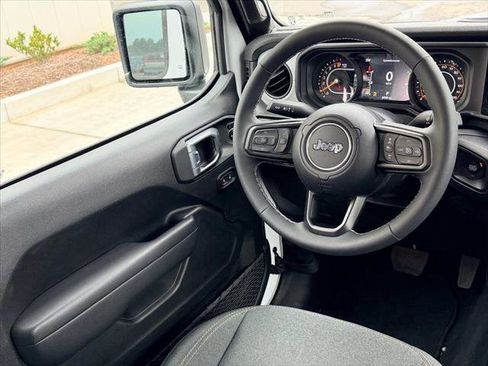 Certified 2025 Jeep Gladiator Sport image 10