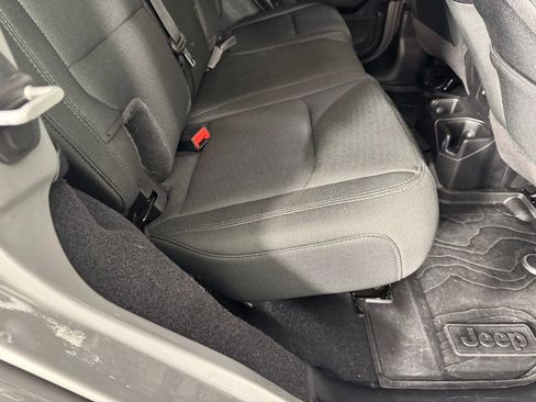 Used 2021 Jeep Wrangler Unlimited Sahara AWD/4WD image 39