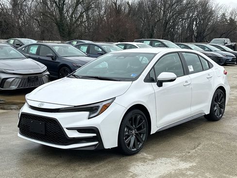 New 2026 Toyota Corolla SE image 2