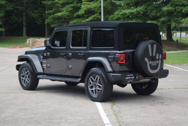 Used 2024 Jeep Wrangler Unlimited Sahara w/ Technology Group AWD/4WD image 23