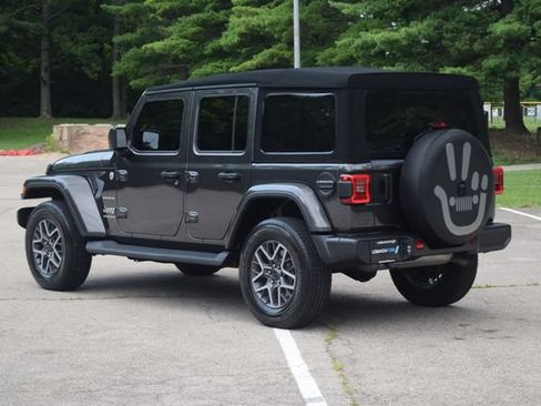 Used 2024 Jeep Wrangler Unlimited Sahara w/ Technology Group AWD/4WD image 23