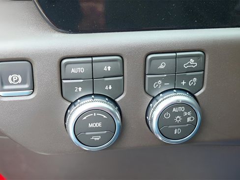 New 2026 GMC Sierra 1500 SLT image 17