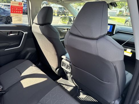 New 2025 Toyota RAV4 XLE w/ Convenience Package AWD/4WD image 31