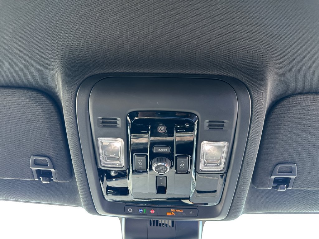 Used 2026 Chevrolet Suburban Premier AWD/4WD image 24