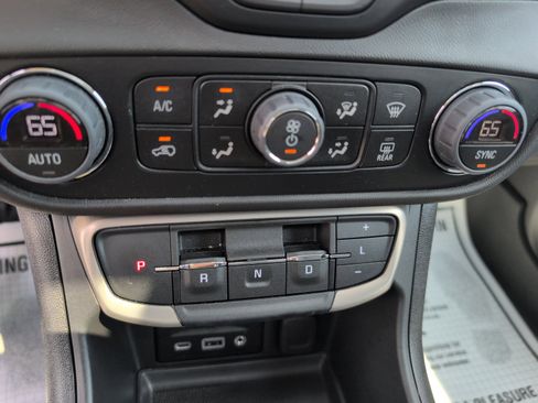 Used 2024 GMC Terrain Denali w/ Denali Premium Package image 29