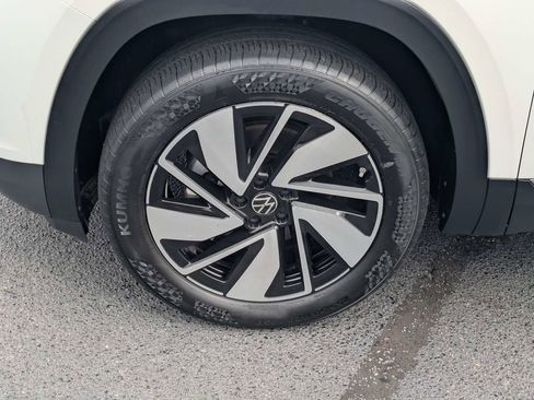 Certified 2024 Volkswagen Atlas SEL AWD/4WD image 12