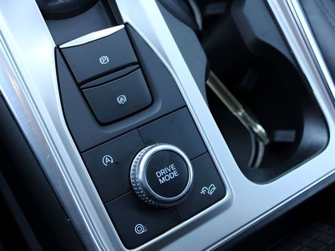 Used 2020 Ford Explorer Limited image 17