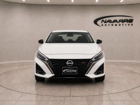 Used 2025 Nissan Altima 2.5 SR FWD image 2