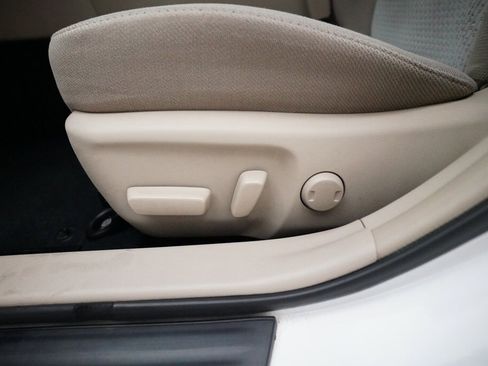 Used 2012 Toyota Camry LE image 27