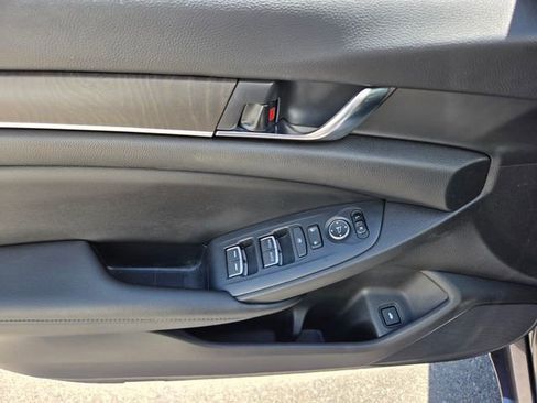 Used 2020 Honda Accord EX image 17