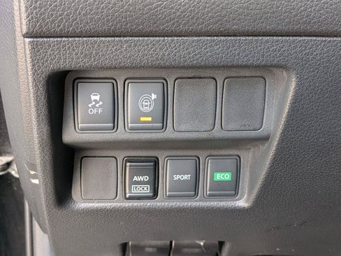 Used 2017 Nissan Rogue SV AWD/4WD image 44