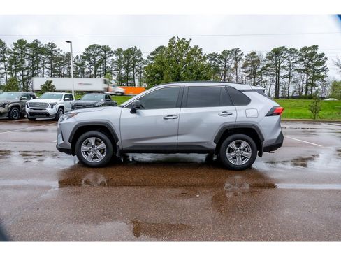 Used 2022 Toyota RAV4 LE image 8
