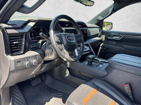 Used 2024 GMC Sierra 1500 AT4 w/ Technology Package AWD/4WD image 9