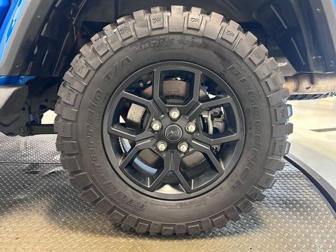 Used 2025 Jeep Gladiator Sport AWD/4WD image 28