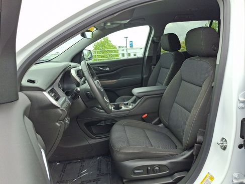 Used 2023 GMC Acadia SLE w/ Driver Convenience Package FWD image 14