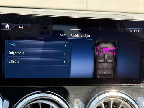 Used 2025 Mercedes-Benz GLB 250 4MATIC image 12