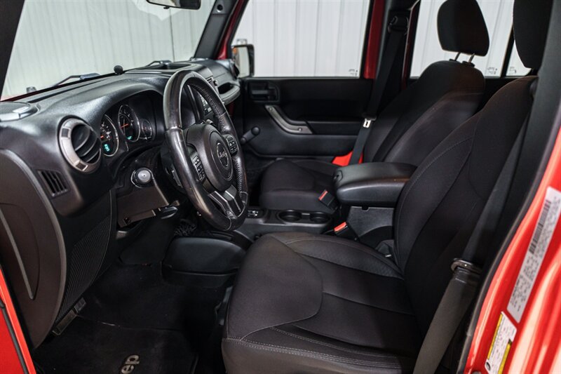 Used 2015 Jeep Wrangler Unlimited Sport w/ Connectivity Group AWD/4WD image 10