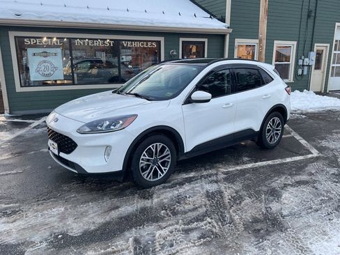 Used 2020 Ford Escape SEL image 3