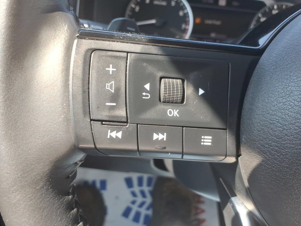 Used 2025 Nissan Pathfinder SL FWD image 19