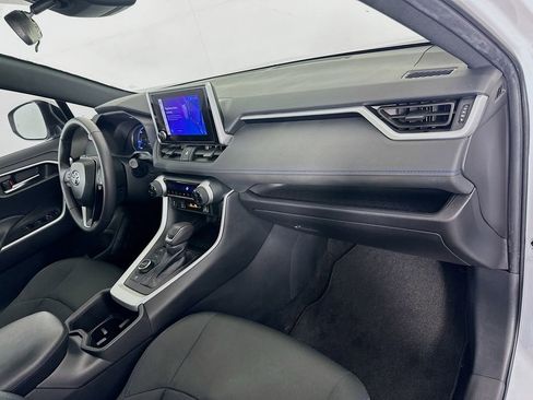 Used 2024 Toyota RAV4 SE w/ Convenience Package image 30