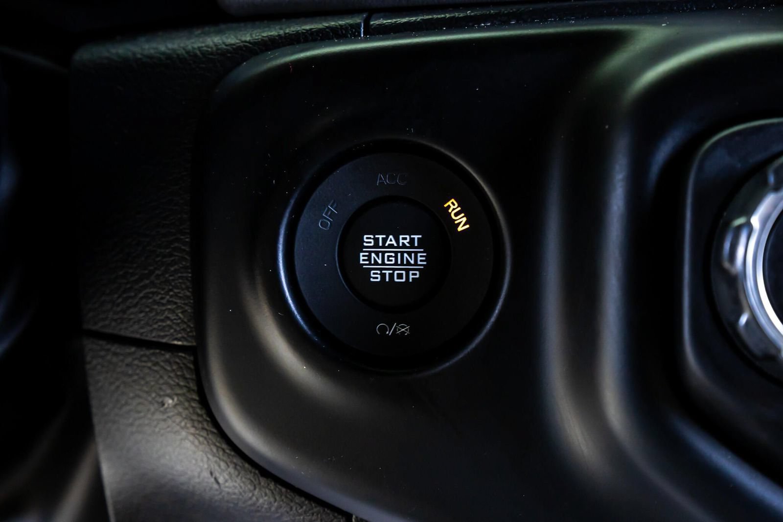 Used 2022 Jeep Wrangler Unlimited Sahara AWD/4WD image 21