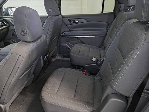 Used 2025 Chevrolet Traverse LT image 27