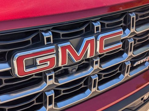 Used 2024 GMC Canyon AT4 w/ AT4 Premium Package AWD/4WD image 4