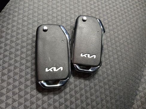 Used 2025 Kia Soul LX image 32