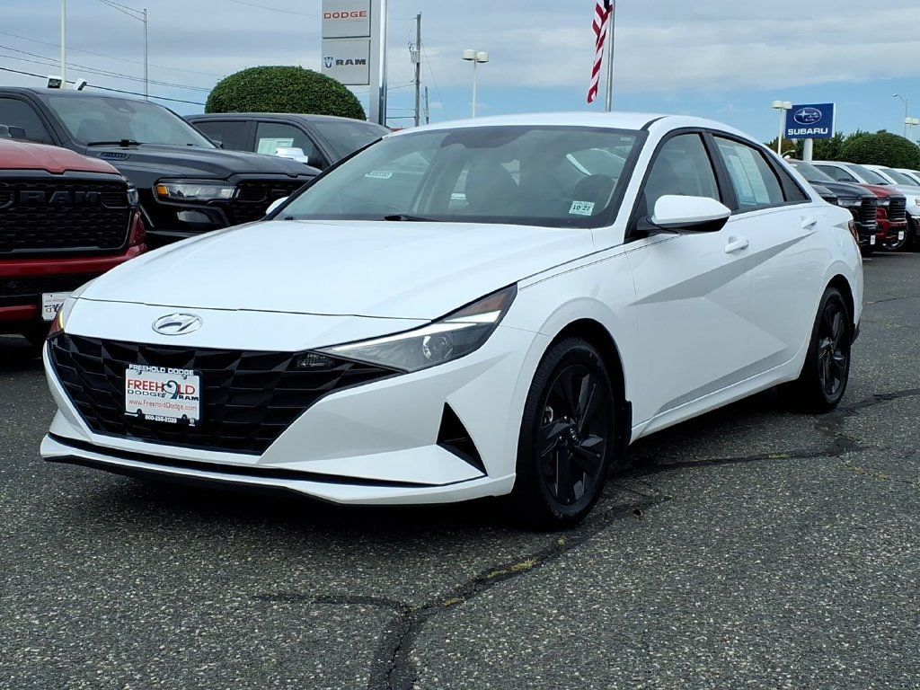 Used 2023 Hyundai Elantra Blue w/ Preferred Accessory Package FWD image 3