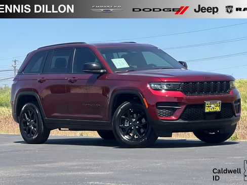 Used 2025 Jeep Grand Cherokee Altitude AWD/4WD image 1