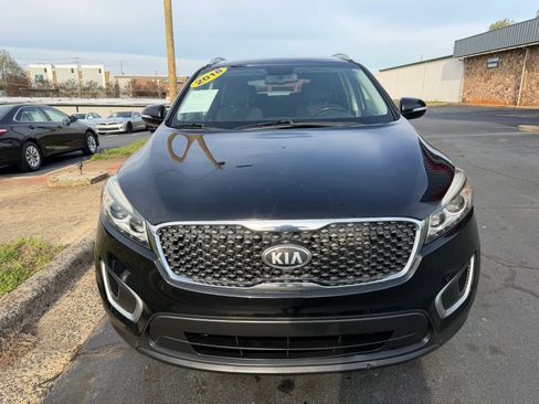 Used 2018 Kia Sorento FWD image 2