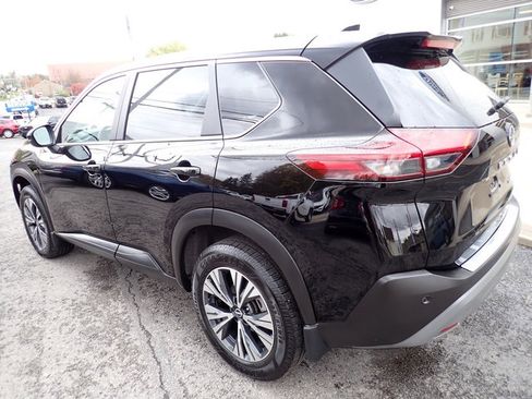 Used 2023 Nissan Rogue SV image 3