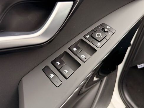 New 2025 Kia Niro EX Touring FWD image 6